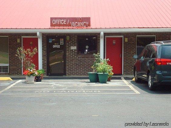 Applegate Inn Cleveland Exterior photo