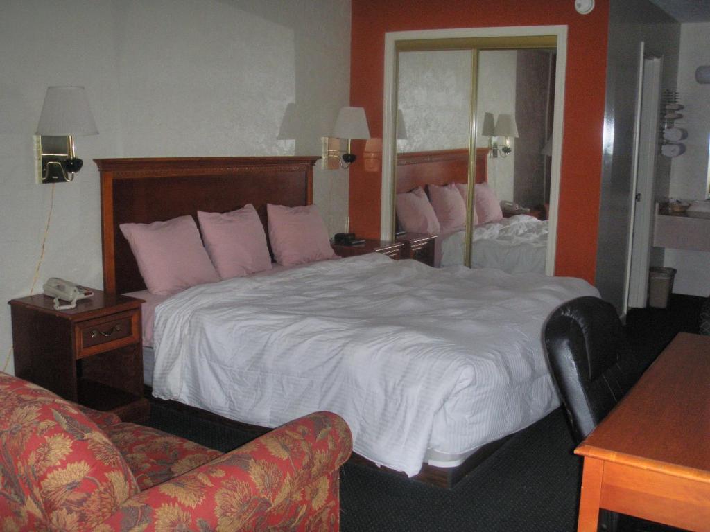 Applegate Inn Cleveland Room photo