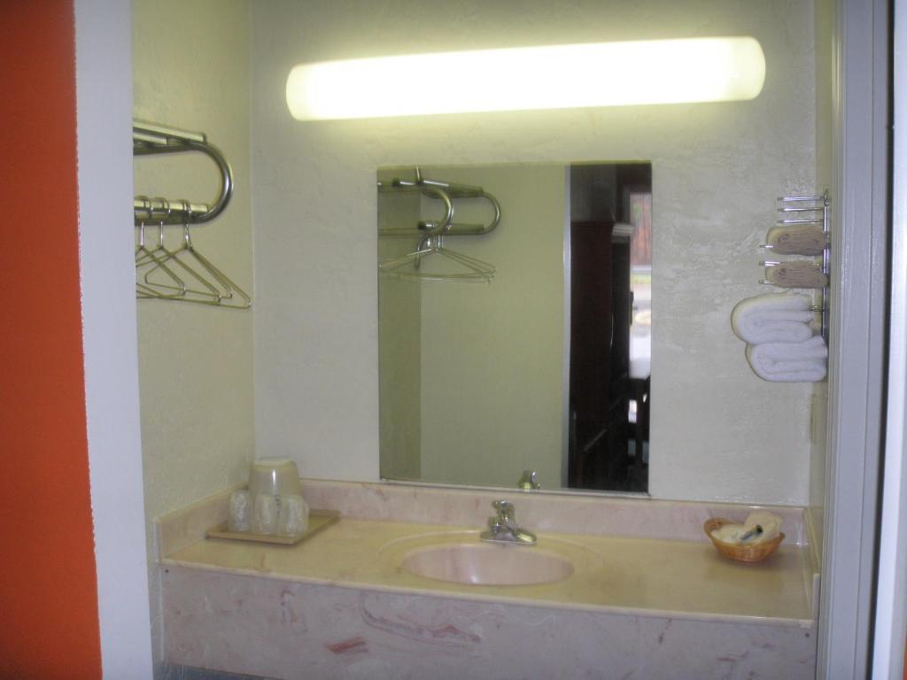 Applegate Inn Cleveland Room photo